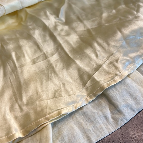 Cute yellow Bebe mini skirt - Picture 4 of 5